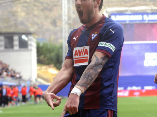 (Galería de fotos) Un gol de Sergi Enrich otorga el triunfo al Eibar