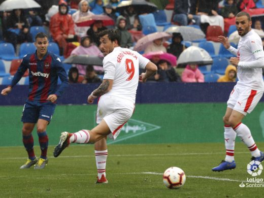 (Fotos) Gran gol de Sergi Enrich y punto del Eibar en Valencia