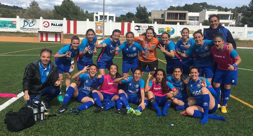 Las jugadoras del Sporting celebran el ascenso.