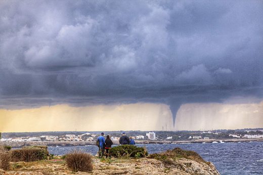 Imagen del cap de fibló (Foto y vídeo: Miguel Vila)Imagen del cap de fibló (Fotos: @Meteo_Menorca)