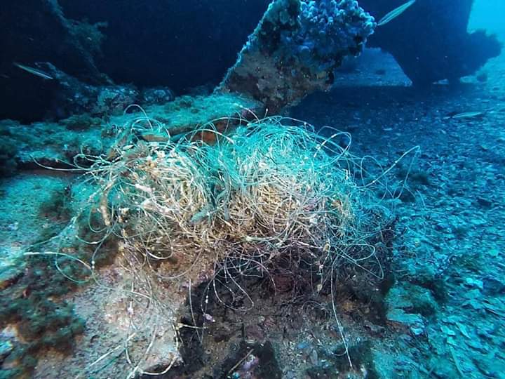 Plásticos encontrados en el pecio Malakoff de Menorca