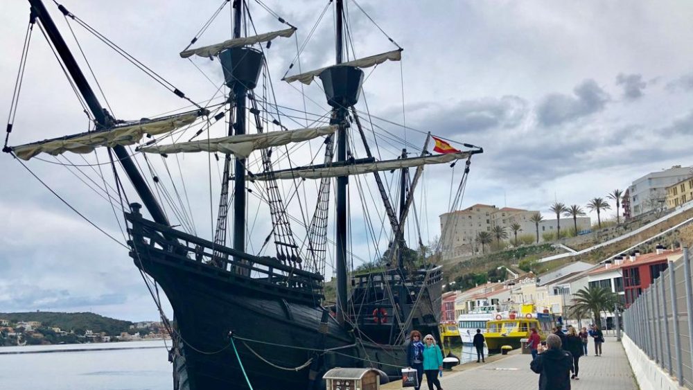 Imagen de la embarcación en el puerto de Maó (Fotos: Tolo Mercadal)