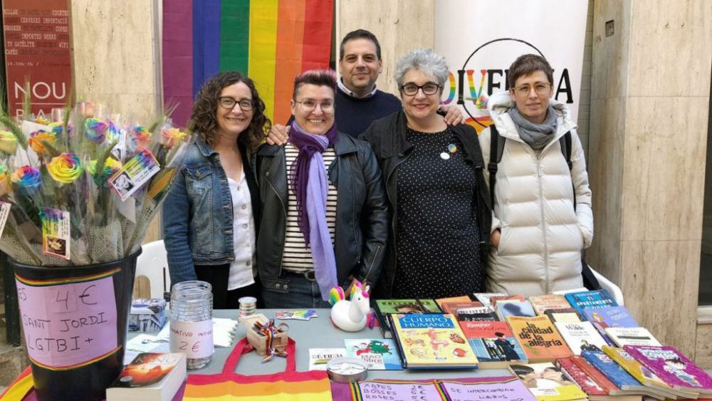 Miembros de la entidad, en el stand en Maó (Fotos: Diverxia)