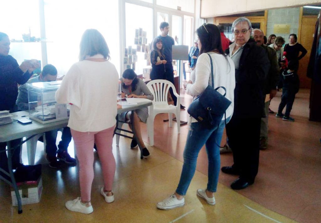 Colas para votar en Sant Climent.