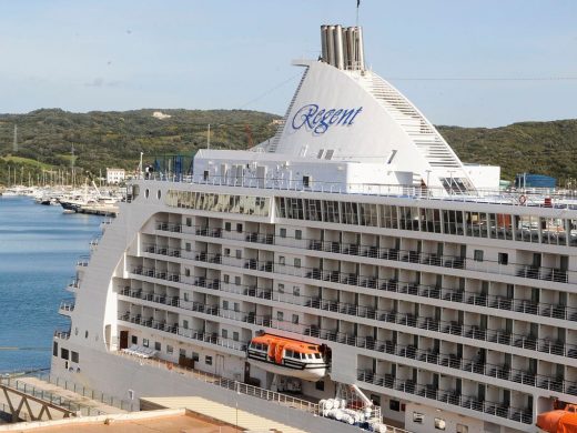 (Fotos) Llega al puerto de Maó el primer crucero de la temporada