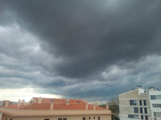 (Fotos) Truenos y relámpagos pero la lluvia esquiva Menorca