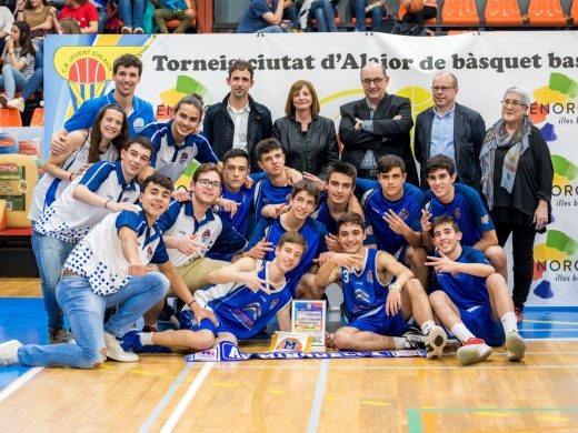 (Galería de fotos) Alaior corona a los campeones