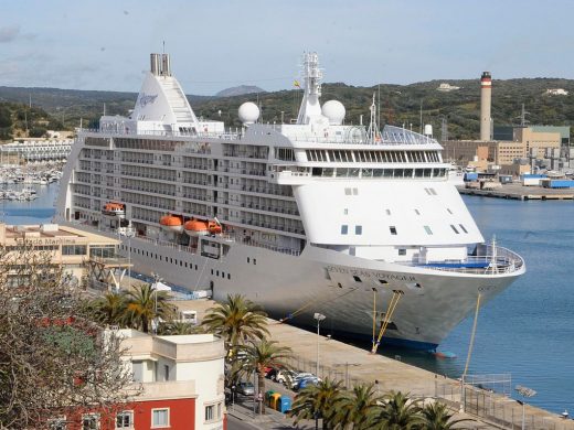 (Fotos) Llega al puerto de Maó el primer crucero de la temporada