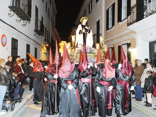(Galería de fotos) Menorca sufre la muerte de Cristo