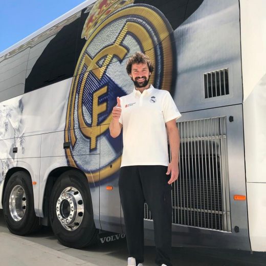 Llull, junto al escudo del Real Madrid.