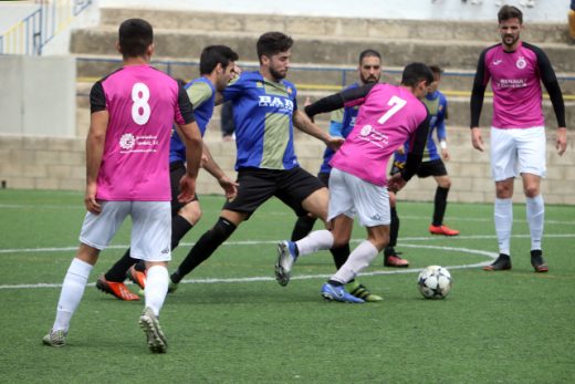 Acción del partido entre la Unió y el Son Verí (Foto: deportesmenorca.com)