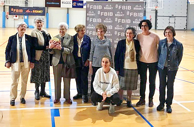 Imagen de las jugadoras homenajeadas (Fotos: FBIB)