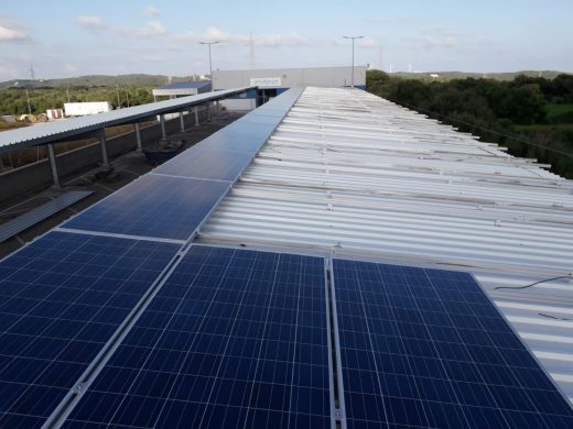 Endesa instala una placa fotovoltaica y 10 puntos de carga en Maó