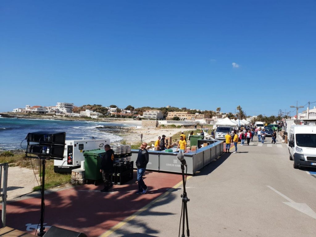 Desde primera hora se empieza a montar la fiesta que durará todo el día