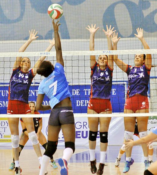 Wanda Banguero, en un partido en la Superliga (Foto: RFEVB)