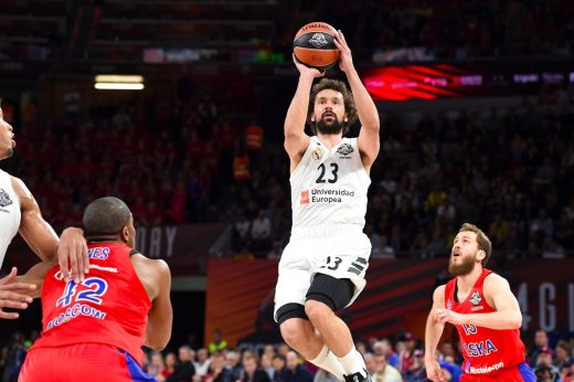 Llull lanza a canasta (Foto: Euroleague)