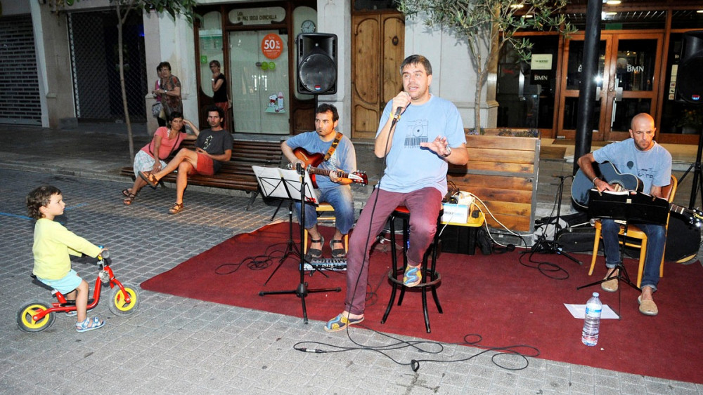 Nits de música al carrer.