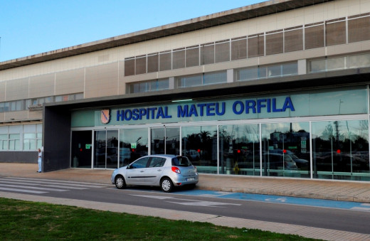 El Hospital Mateu Orfila, es el centro sanitario de referencia en la isla