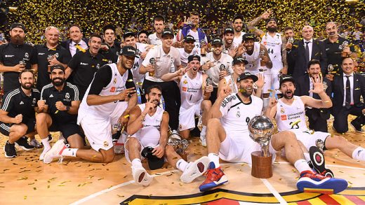 Llull, celebrando el título con el equipo (Foto: ACB)