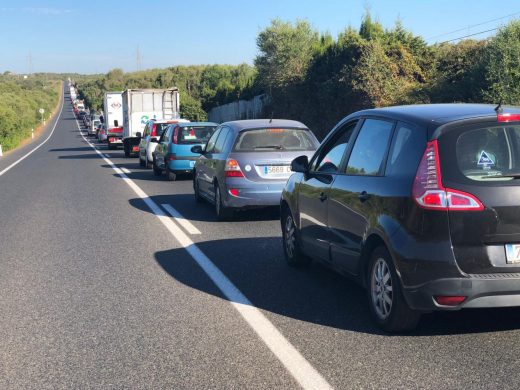 (Fotos) Un accidente provoca colas kilométricas en la carretera general