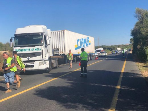 (Fotos) Un accidente provoca colas kilométricas en la carretera general