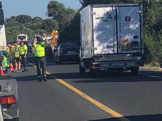 (Fotos) Un accidente provoca colas kilométricas en la carretera general