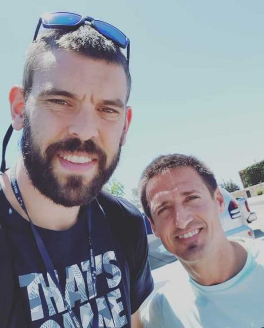 Marc Gasol, junto a Miguel Quesada, a su llegada a la Isla.