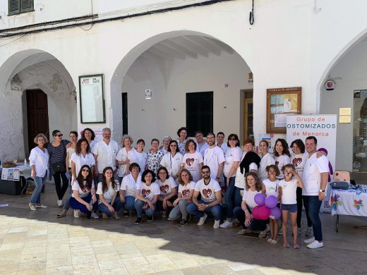 (Fotos) Las enfermeras salen a la calle en Ciutadella