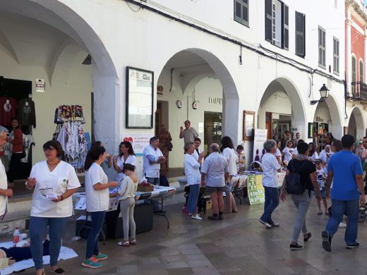 (Fotos) Las enfermeras salen a la calle en Ciutadella