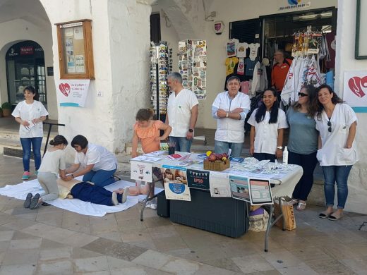 (Fotos) Las enfermeras salen a la calle en Ciutadella