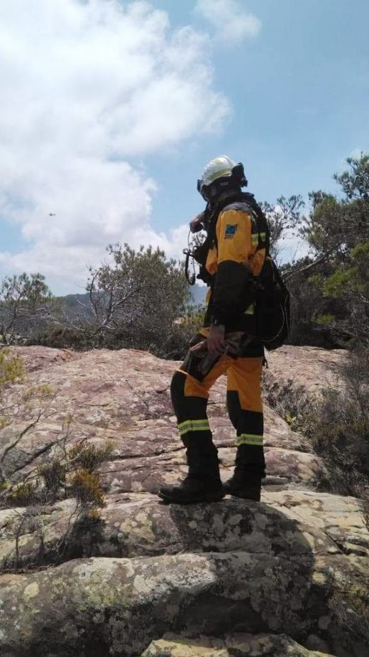 Un bombero, en el lugar del incendio la pasada semana en Ciutadella (Foto: @iffbaleares)