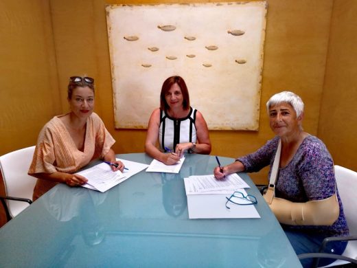 Firma del convenio en la sede del Consell de Menorca