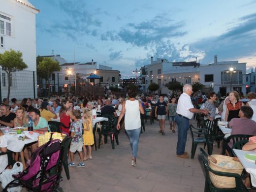 (Fotos) Es Mercadal sale a cenar