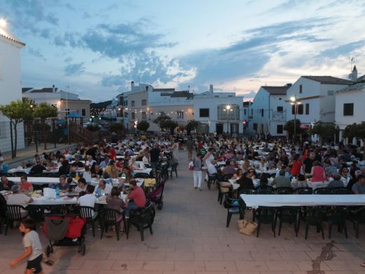 (Fotos) Es Mercadal sale a cenar