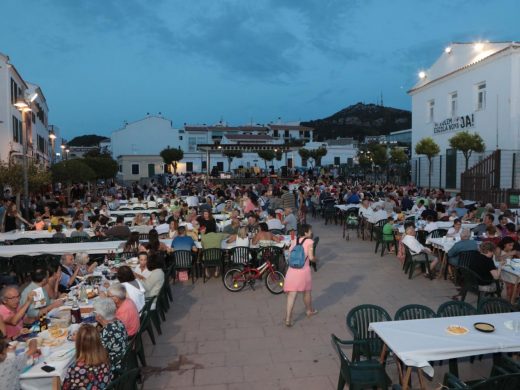 (Fotos) Es Mercadal sale a cenar