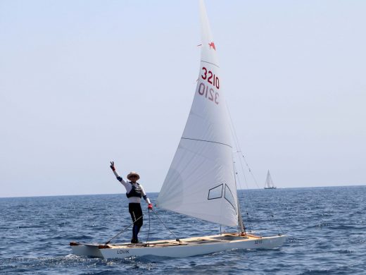 Jordi Servat se impone en la Vuelta a Menorca en patín de vela