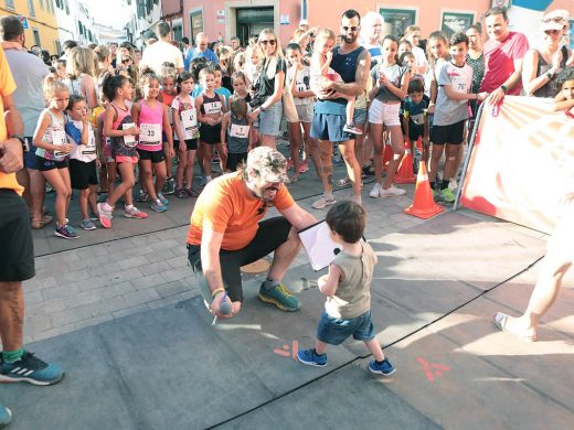 (Fotos) Leire López y Xavi Cubas se apuntan la carrera de Sant Martí