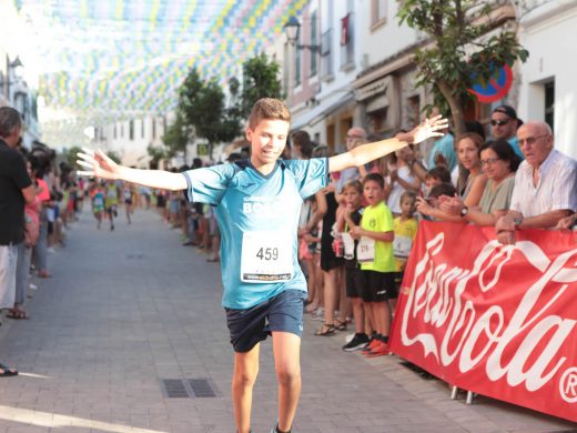 (Fotos) Leire López y Xavi Cubas se apuntan la carrera de Sant Martí