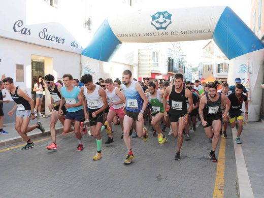 (Fotos) Leire López y Xavi Cubas se apuntan la carrera de Sant Martí