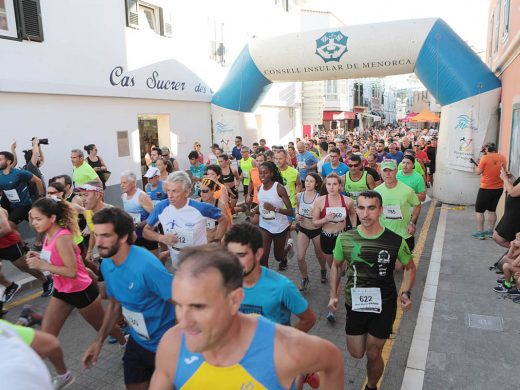 (Fotos) Leire López y Xavi Cubas se apuntan la carrera de Sant Martí