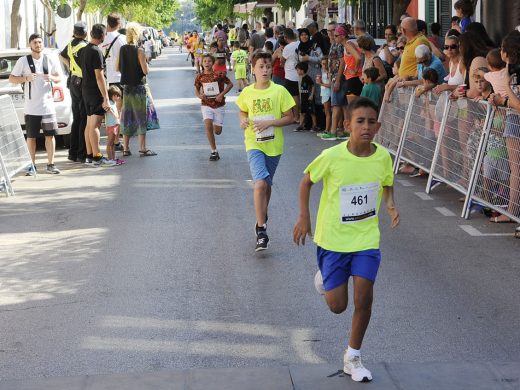 (Fotos) Es Castell se calza las zapatillas