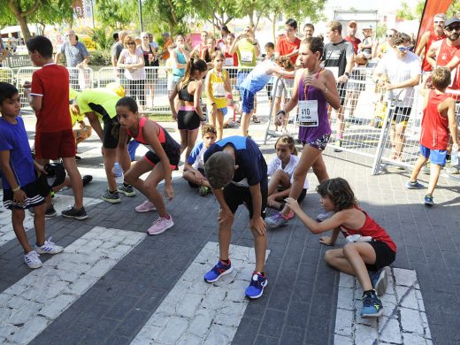 (Fotos) Es Castell se calza las zapatillas