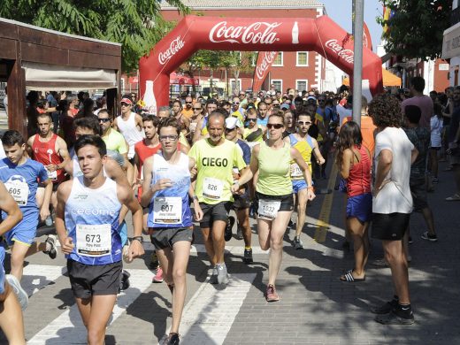 (Fotos) Es Castell se calza las zapatillas