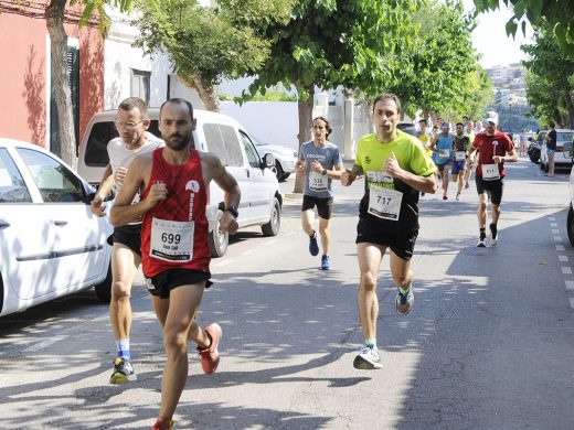 (Fotos) Es Castell se calza las zapatillas