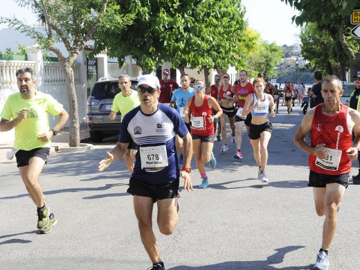 (Fotos) Es Castell se calza las zapatillas