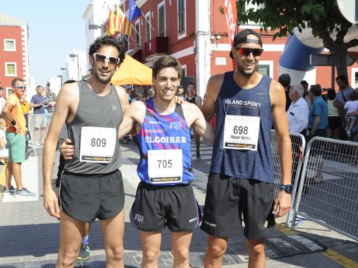 (Fotos) Es Castell se calza las zapatillas