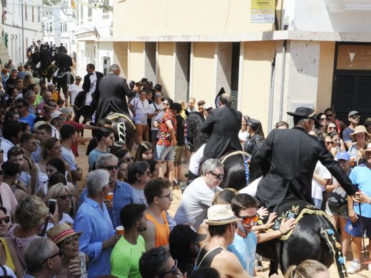 (Vídeo) La fiesta no para en Es Mercadal