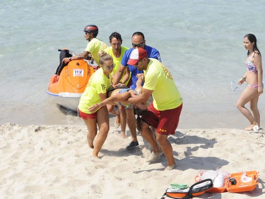 (Fotos) Éxito del simulacro de rescate en playa de Son Bou