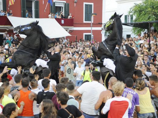 (Fotos y vídeo) Es Castell vive Sant Jaume