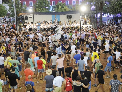 (Fotos y vídeo) Es Castell vive Sant Jaume